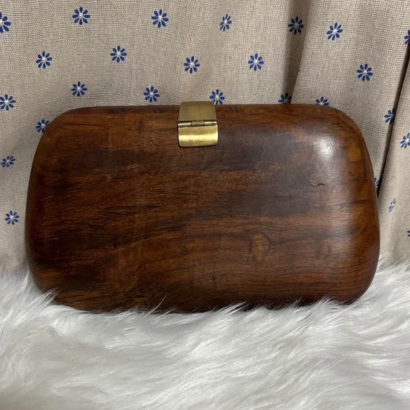 Diana & Kelly Wooden Clutch with Gold Clasp - Picture 3 of 3